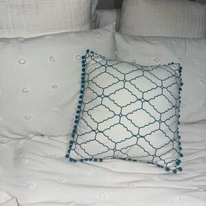 Two decorative pillow covers with inserts